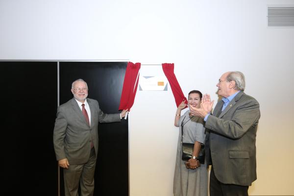 Inauguran la sala de libros en idioma catalán más grande fuera de Cataluña